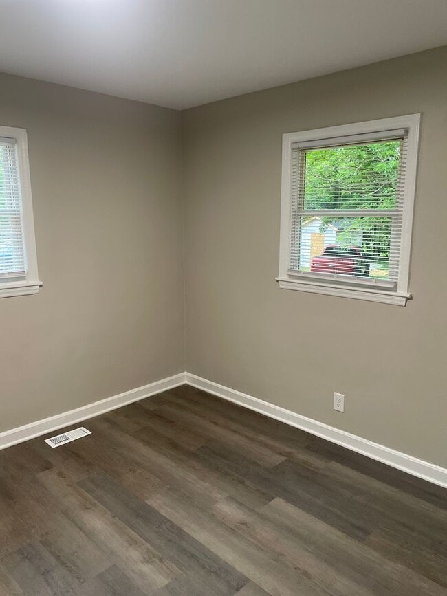 Photo - 1447 Marne St