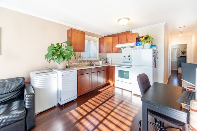 Building Photo - 168 59th Av W