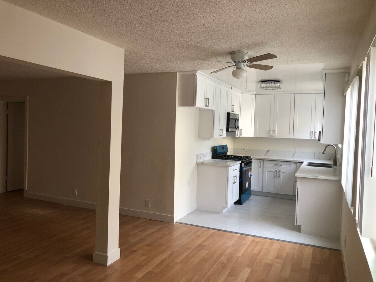 Photo - 4936 Hazeltine Ave Apartments