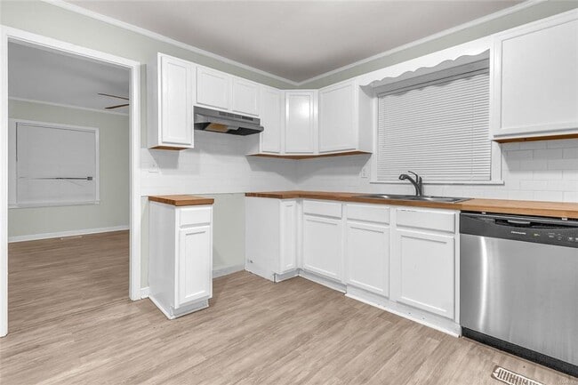 Photo - ** 3 Bed 2 Bath home in Forest Hills ** Call 334-366-9198 to schedule a self-showing