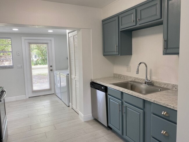 Photo - Renovated 2/1 Fenced in Duplex - Mead Garden/Winter Park
