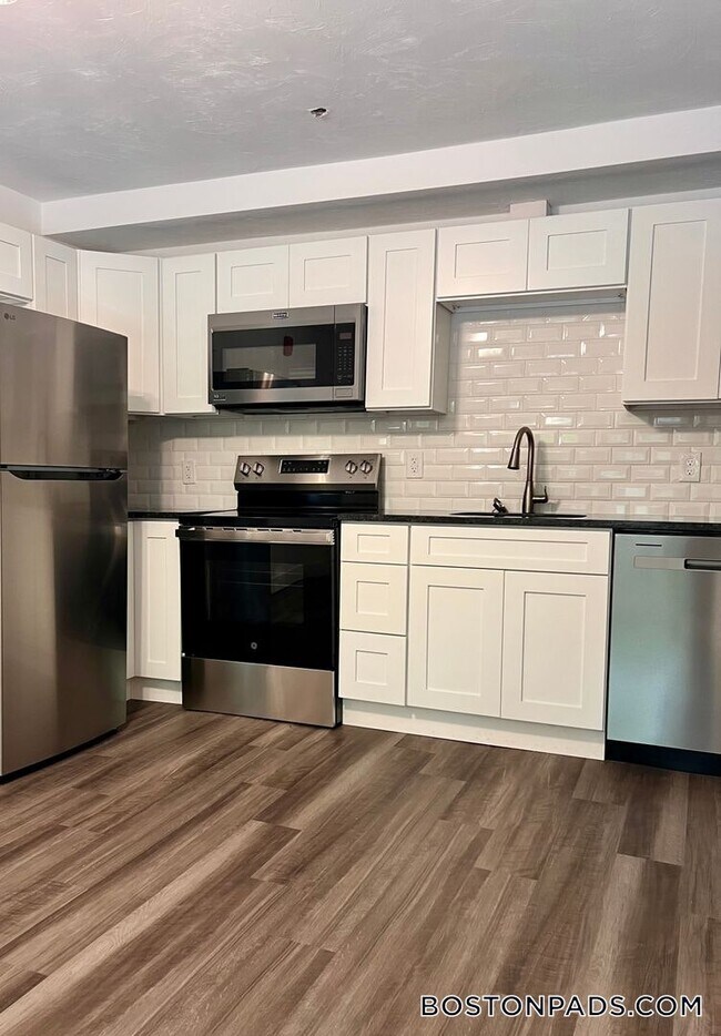 Photo - 211 Main St Apartment Unit 3