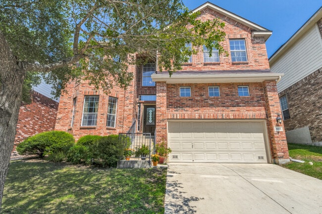 Photo - 815 Midway Cres