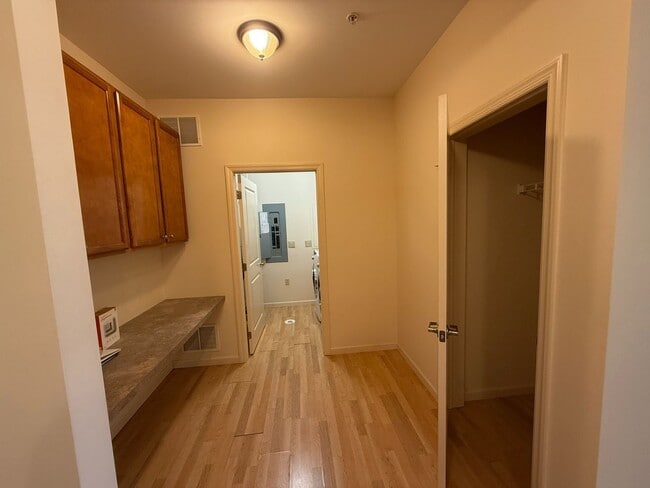 Photo - 2-Bedroom Townhome for professionals - The...