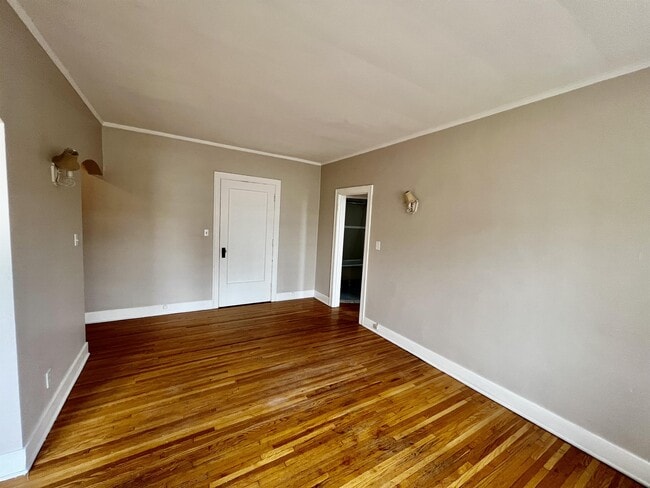 Photo - 36 Hanna St W Unit 7