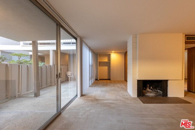 Building Photo - 833 Moraga Dr Unit 6