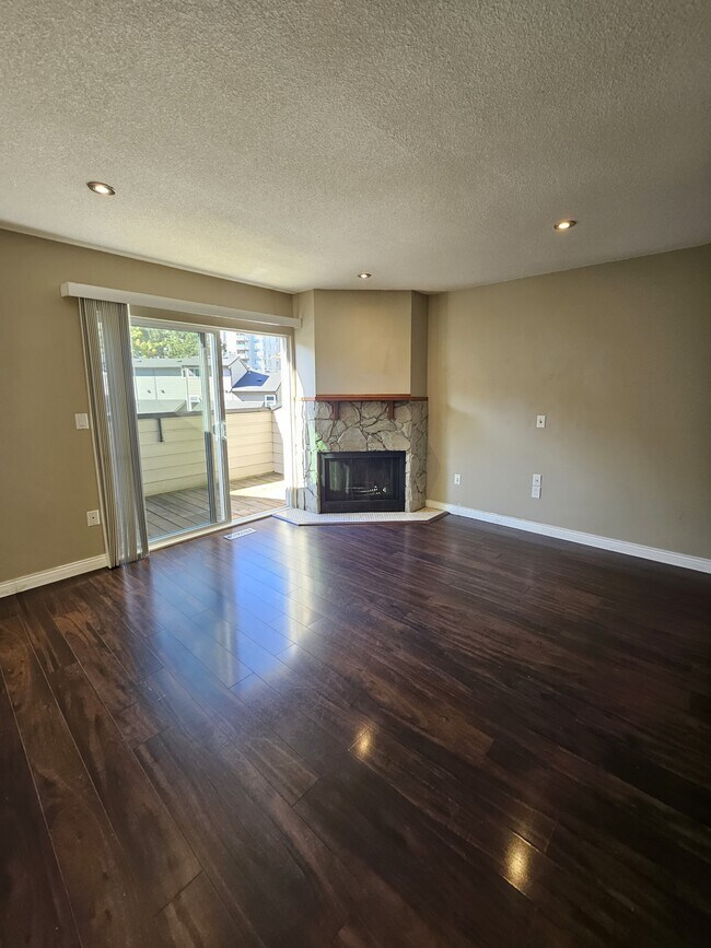 Photo - 221 Balmoral Pl