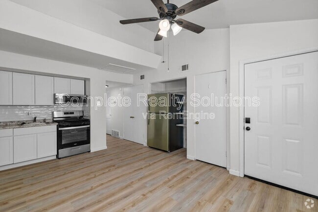 Building Photo - 2323 Woodson Rd Rental