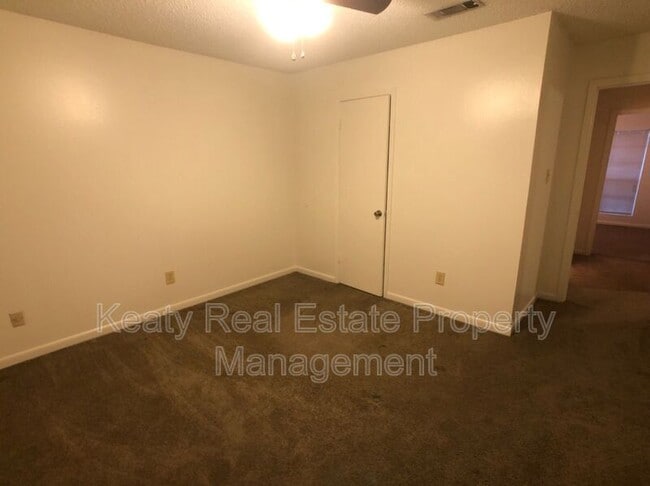 Photo - 102 Country Ln