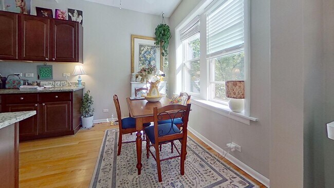 Photo - 734-44 W. Aldine