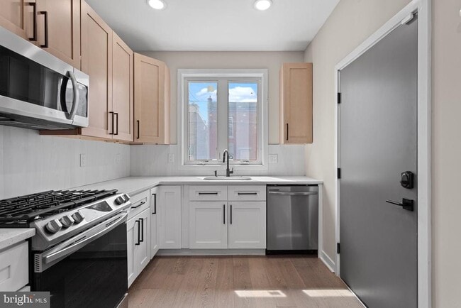 Photo - 2528 Hope St