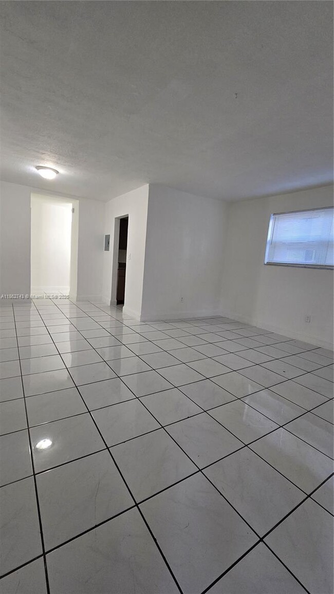 Building Photo - 1590 NE 125th Terrace Unit 3 Rental