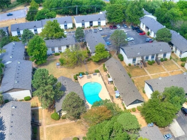 Vista aérea - 1713 E Lindsey St Unidad 4