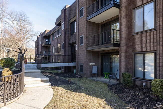 Walkway to Bridge Entry - 21 Oakridge Dr