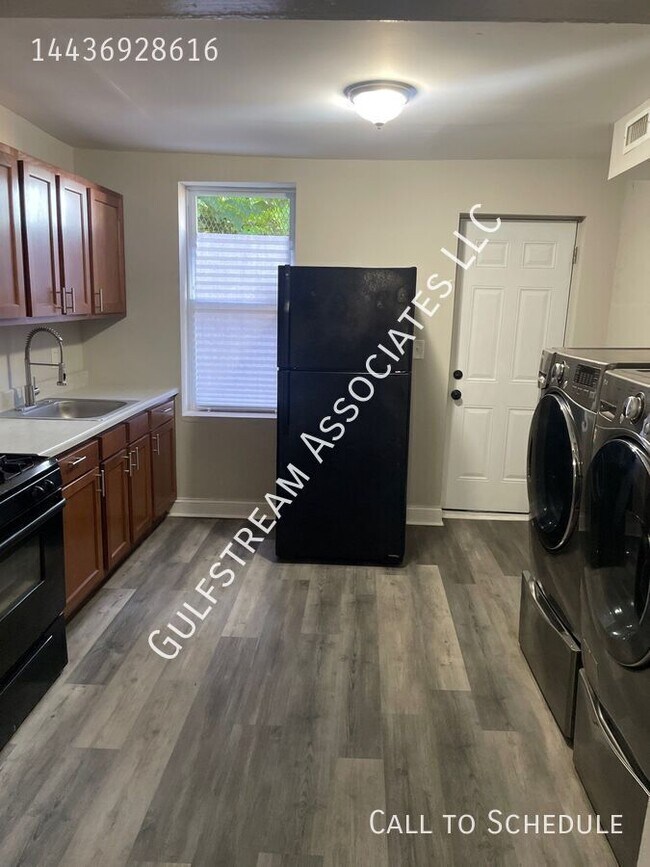 Photo - 2102 W Fayette St