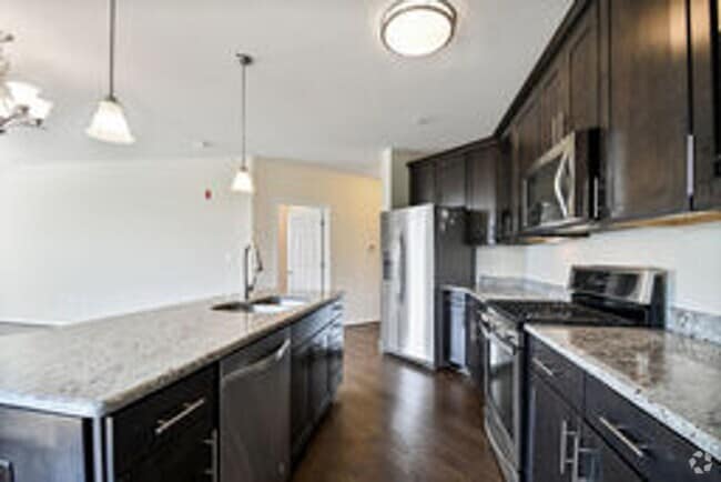 Building Photo - Spacious and Modern 2BR/2BA Condo in Norbe...
