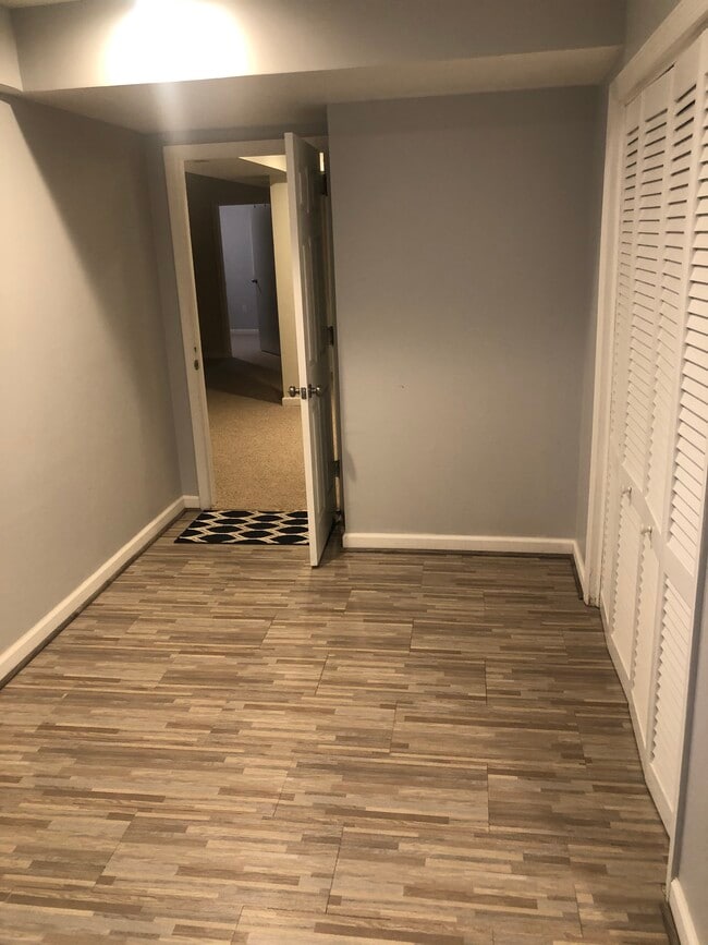 Entrada de la unidad - 4306 Elmwood Dr