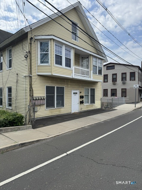 Building Photo - 265 East Ave Unit 1