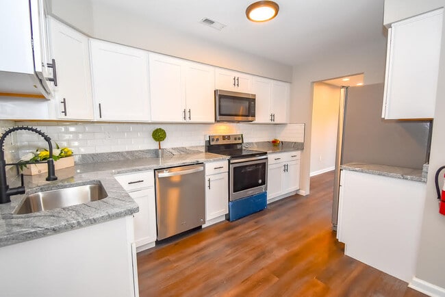 1208 Chanticleer