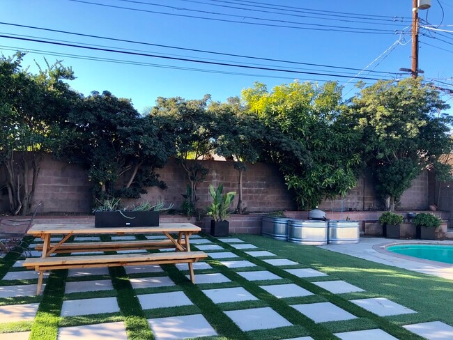 Photo - 9333 Swinton Ave