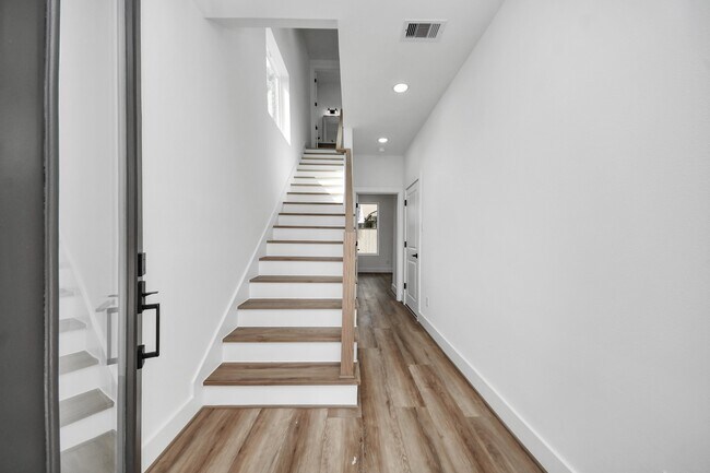 Photo - 6951 Foster St