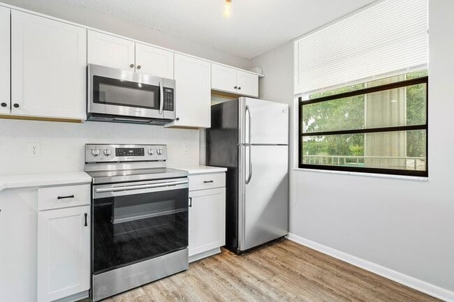 Photo - 3710 Whitehall Dr Unidad 203