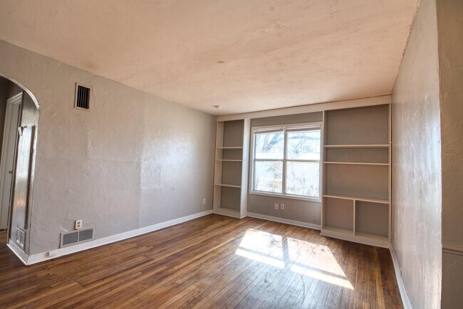 Photo - 4600 N Hamilton Dr