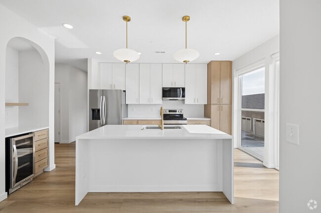2BR, 2BA - 1,036SF - Kitchen