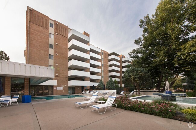 Building Photo - Fantastic Plaza Del Monaco Condo with the ...