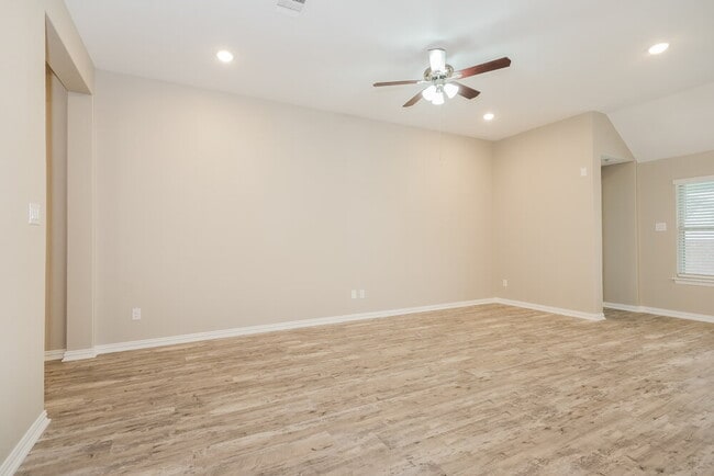 5908 Bianca Dr