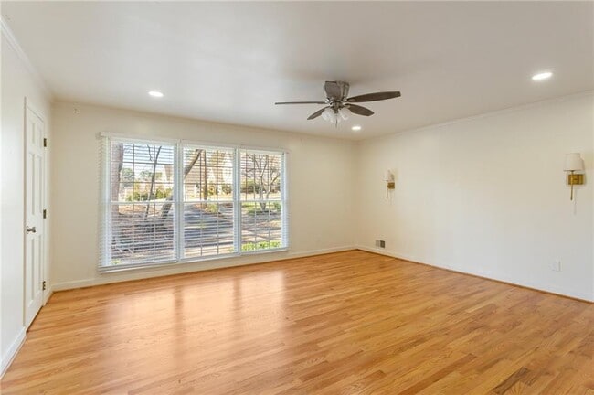 Photo - 3355 Pinetree Dr SE