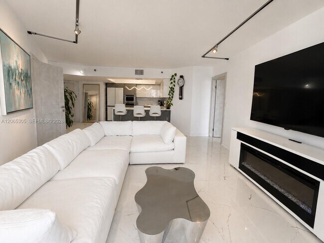3600 Mystic Pointe Dr Unit 1715