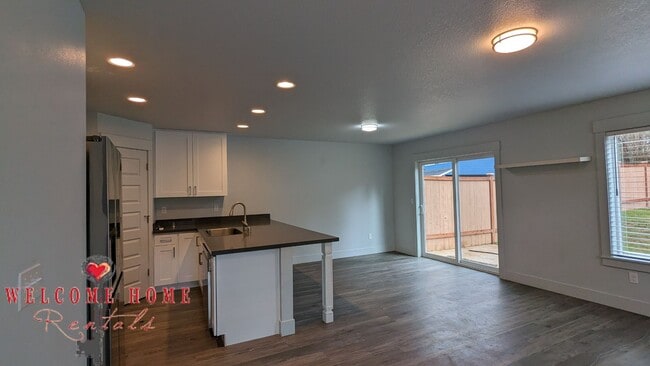 100-102 Oak St Unit 100