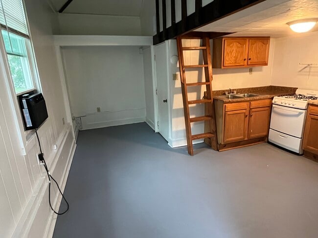 Photo - 15 N Locust St Unit C