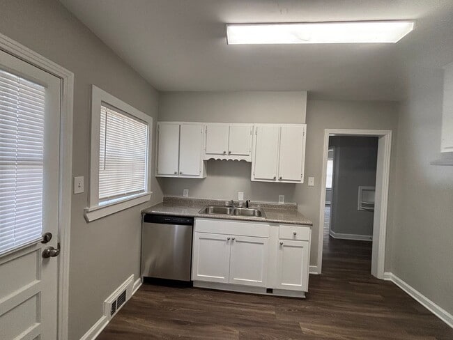 Photo - 3188 Kimner St