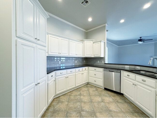 Photo - 17040 Hardwood Pl