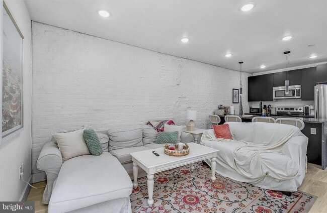 Photo - 2132 Pine St Unit 1R