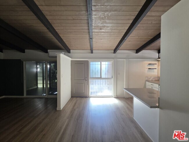 Photo - 11021 Missouri Ave Unidad 11041-2