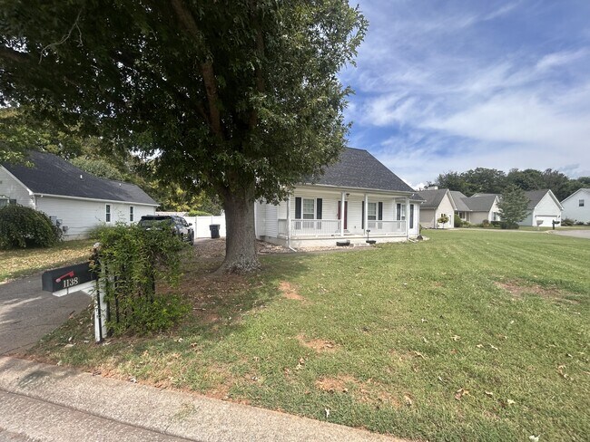 Building Photo - 1138 Victoria Dr