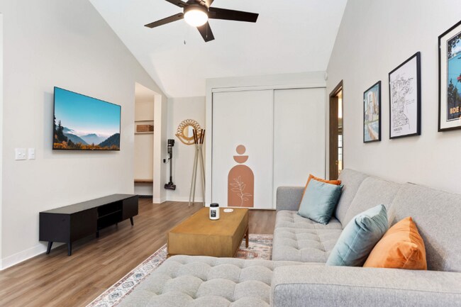 Photo - 1011 11th Ave S