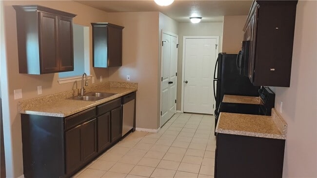 Photo - 100 Willow Dr