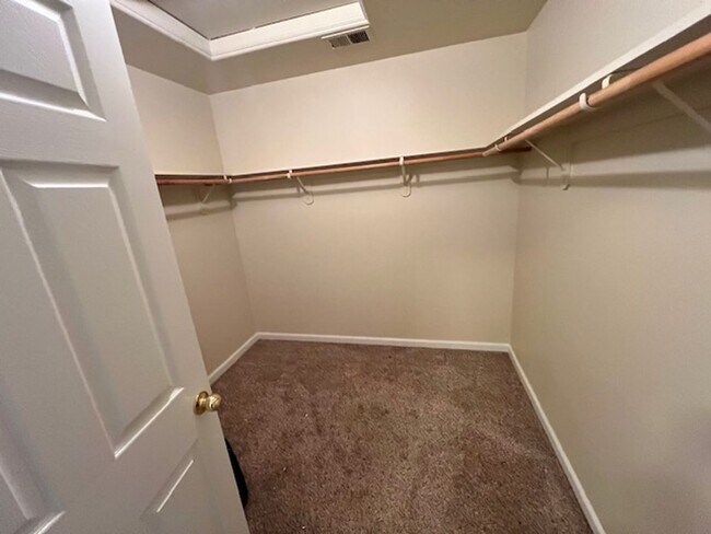 Photo - Cul-De-Sac in SE Visalia Neighborhood