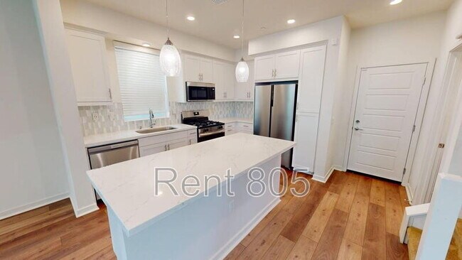 Photo - 561 Winchester Dr