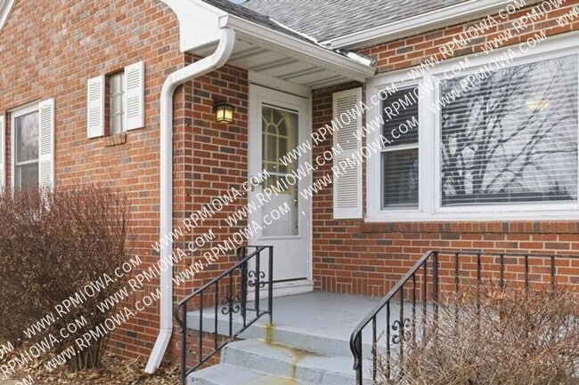 Photo - 1050 57th St