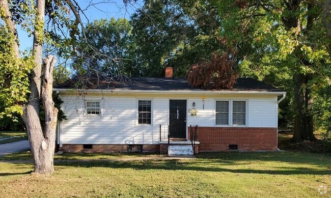 Building Photo - THREE BEDROOM RANCH Rental