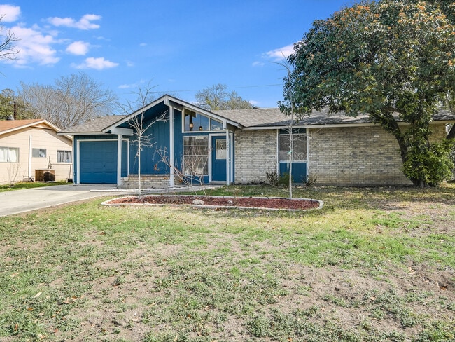 Photo - 227 Shin Oak Dr