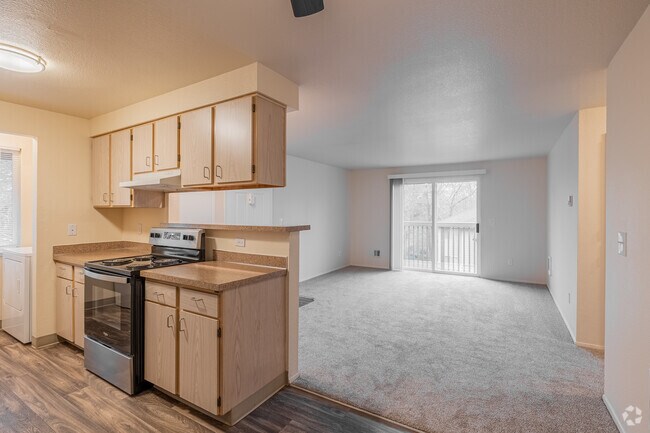 2BR, 2BA - 881SF - Kitchen - Hogan Woods