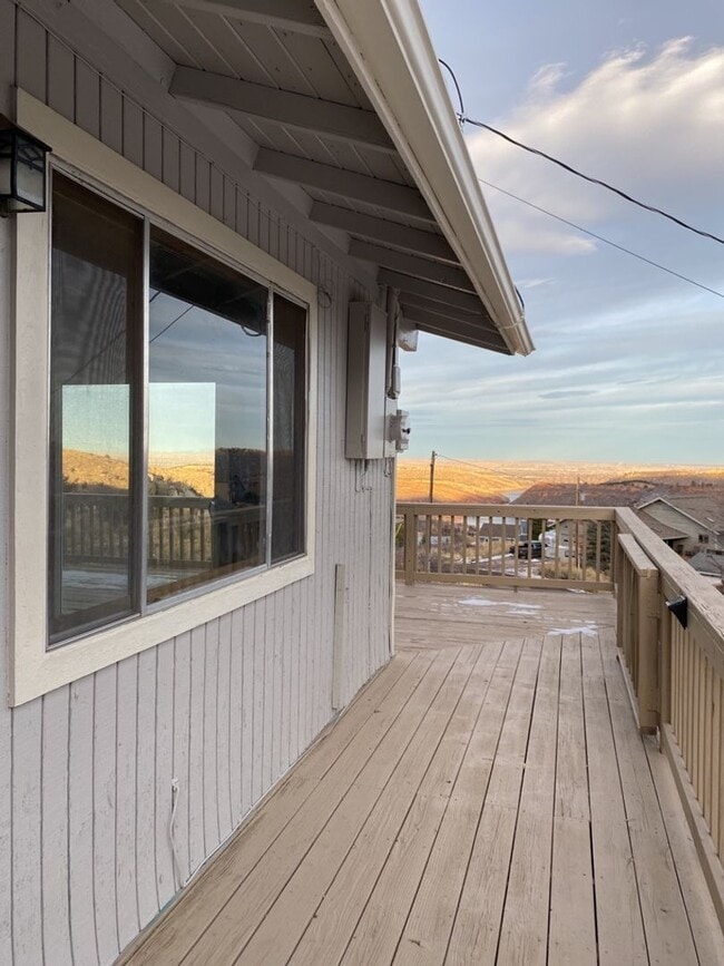 Photo - Mountain Bungalow in Spectacular Setting