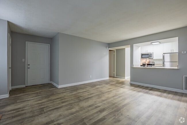 2BR, 2BA - 1050SF