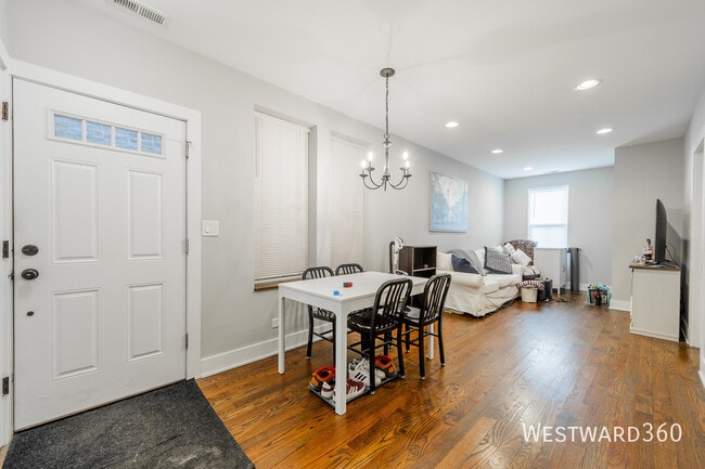 Photo - 1640 W Blackhawk St Unidad 1